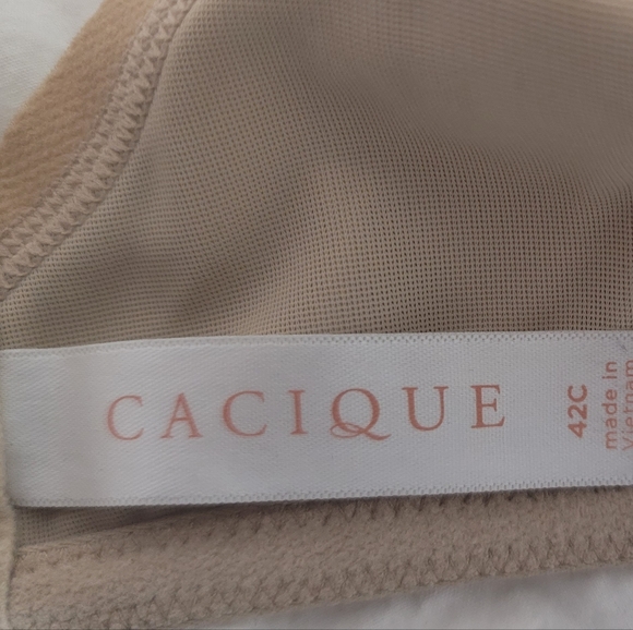 Cacique beige lightly lined tshirt bras (2) - Picture 6 of 7